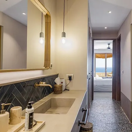 Eliamos & فندق 5*