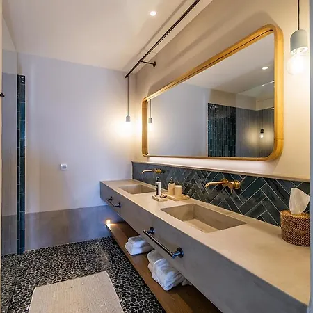 Hotel Eliamos &